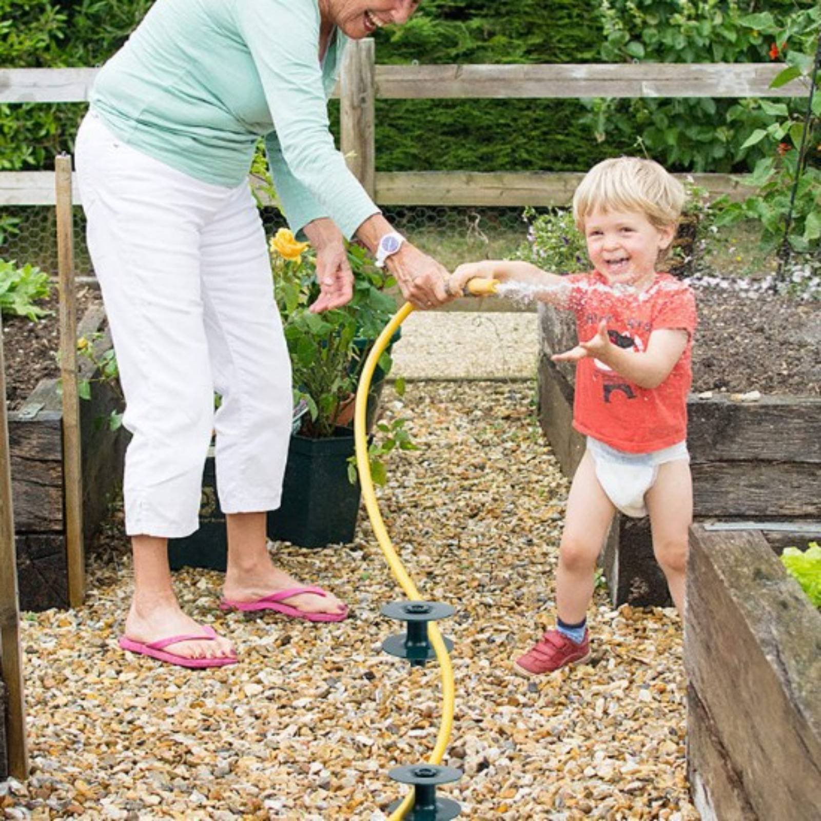Garden Hose Guide Spike Easy t - مراجعة Gardening Tools Guide وسعره